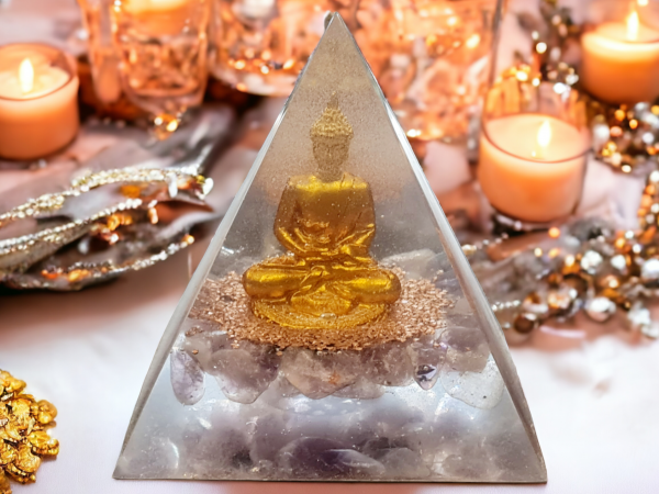 Orgonite pyramide bouddha améthyste